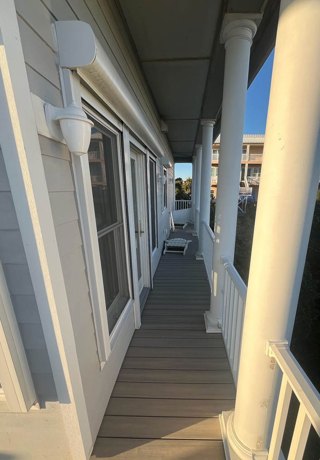 porch with railings