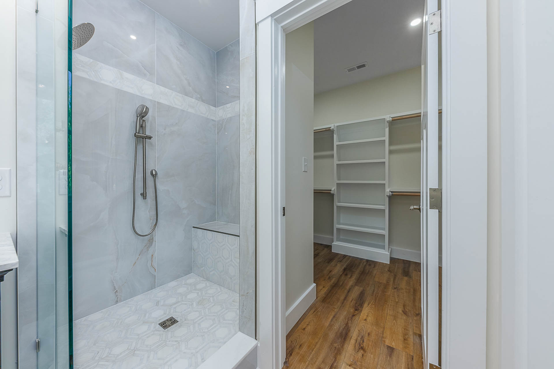 bathroom with marble walls